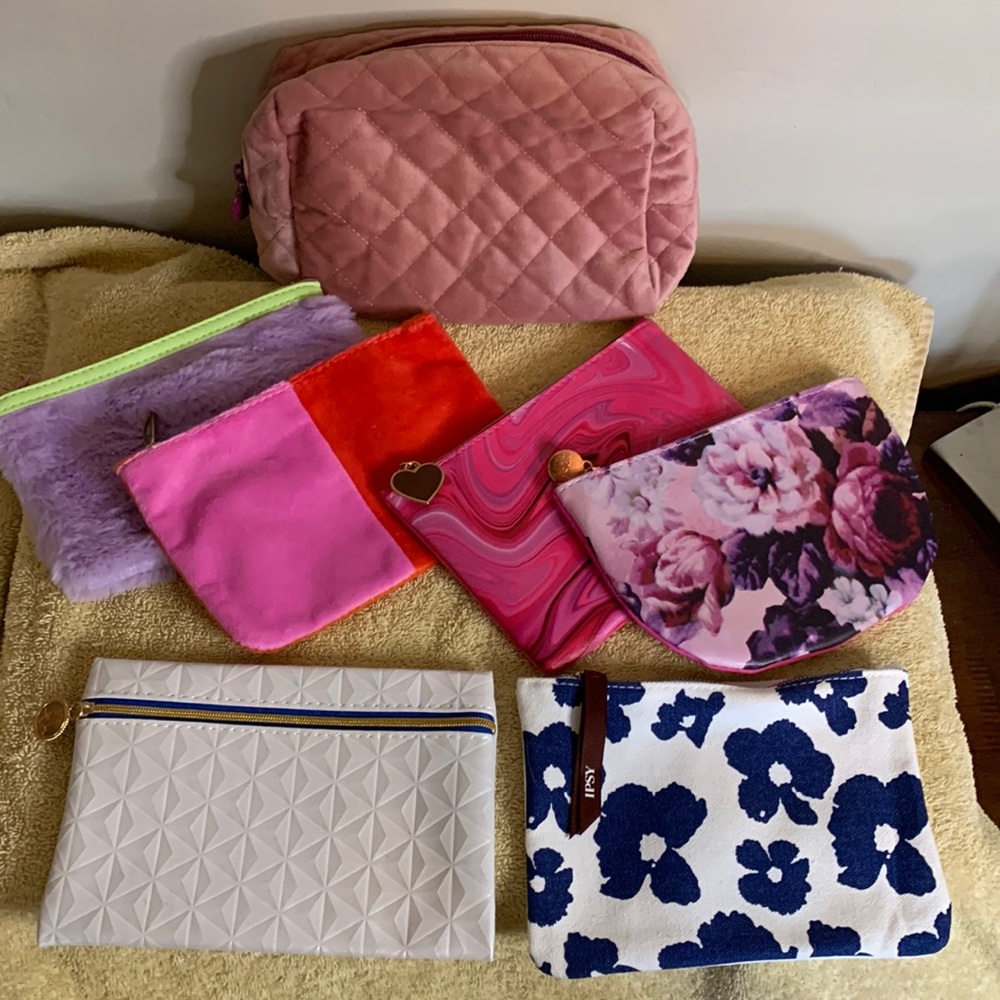 NWOT-IPSY make up bags